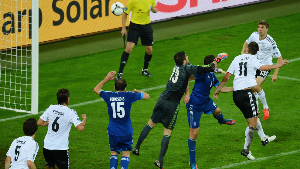 Германий греция. Германия сломлена. Germany v Grecee - European Championship 2012. Germany v Greece - European Championship 2012.